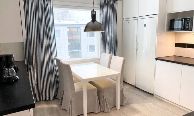 Itainen District Apartment | #MELLUNMÄKI · Renovated 3 bedroom apt next to metro