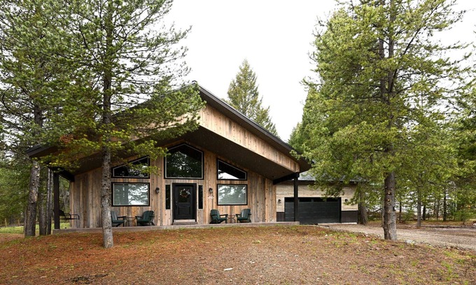 Island Park Cabin | Melvin's Retreat, Sleeps 12, 19 Miles to Yellowstone!