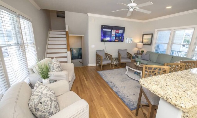 Wrightsville Beach Condo | Memory Lane-Family Retreat- 1 Block From Ocean, King Bed, Parking For 4 Vehicles