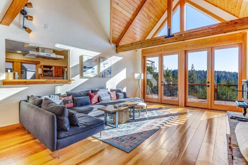Little River House | Mendocino Redwood Retreat - Vista Home