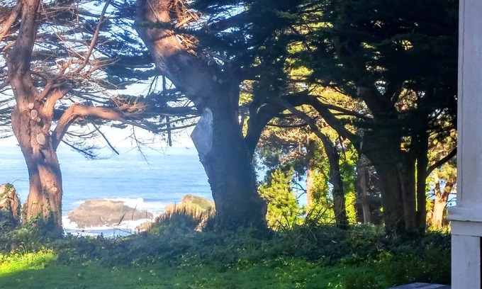 Mendocino House | Mendocino's Historic McCloud House Headland Views on the Edge of the Village