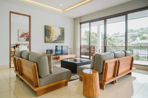 Bandung Villa | Mentari Hill View Villa 8 bedrooms with a private swimming pool and a movie room