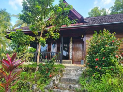 Pulau Masokut Ski Chalet | Mentawai Private Villa and Boat at Yantos Place