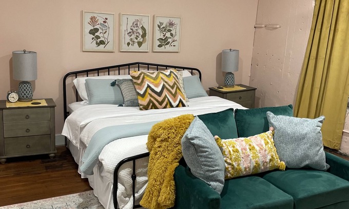 Laurel Condo | Mercedes at The Laurel Lofts