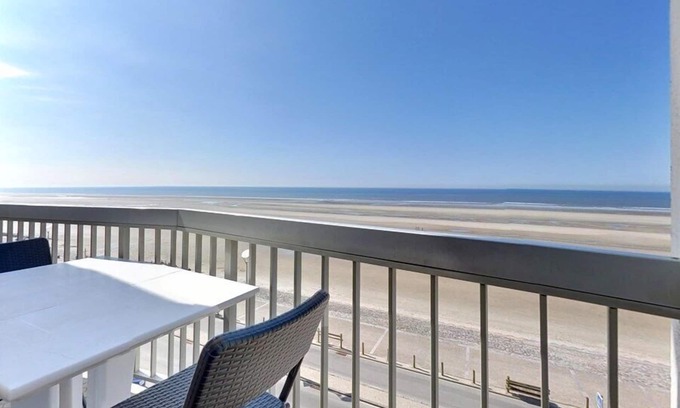 Hardelot-Plage Apartment | MERIDIEN D4 : Pleasant Studio cabin 4th floor sea front, for 3 people max. at.