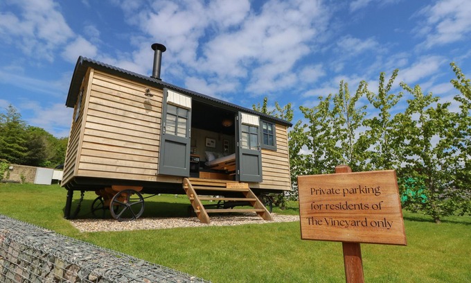 Nettlestone Cottage | MERLOT, romantic, with open fire in Seaview