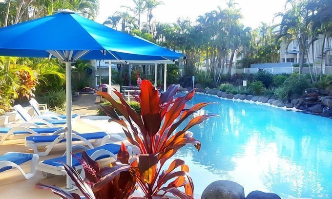 Mermaid Beach Villa | Mermaid Beach 5 min stroll! Pacific Fair 8 min! Ground level, private.