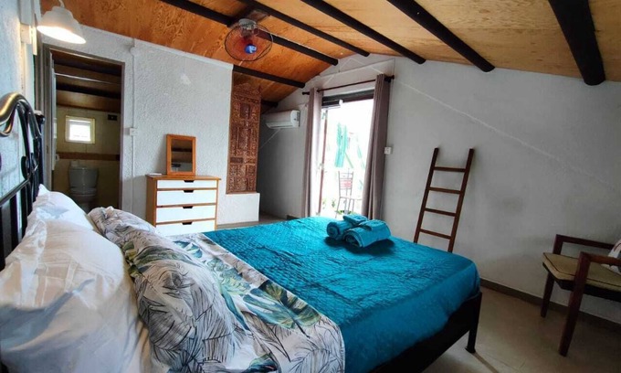 Blue Bay Apartment | Mermaid Cove - 2-bedroom apartment 50m from the beach
