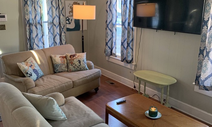 Bayview Cottage | Mermaid's and Mutts Retreat