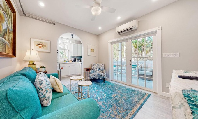 Uptown - Upper Duval Apartment | Mermaid's Retreat