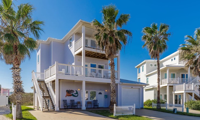 Port Aransas House | Mermaids Lair - Large 4BR House - Steps from Beach