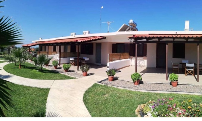 Pineios Apartment | 'Merovili Apartment 2' close to the Sea with Garden & Wi-Fi