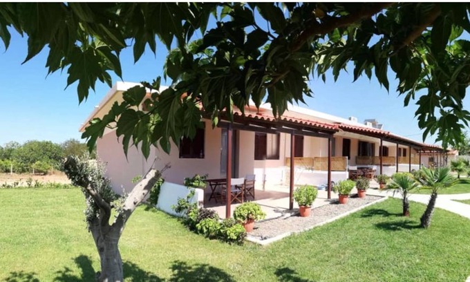 Pineios Apartment | 'Merovili Apartment 1' close to the Sea with Garden & Wi-Fi