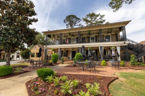 Albany Hotel | Merry Acres Inn