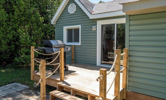 South Bruce Peninsula Cottage | Merry Light Cove- Waterfront on Lake Huron & Sauna