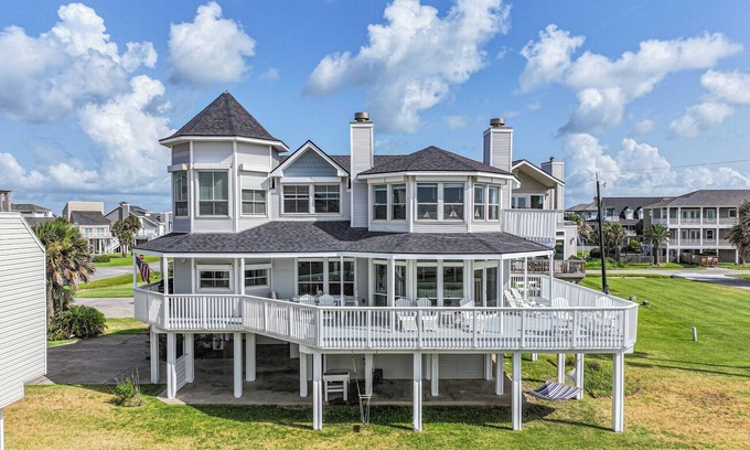 Pirates Beach House | "MerSea" Pirates Beach House in Galveston