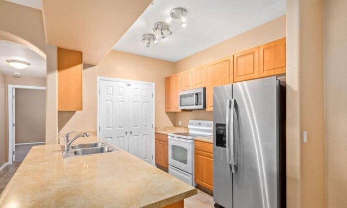 Parkwood Ranch Condo | Mesa 3 Bedroom Condo with Balcony and Pool Access