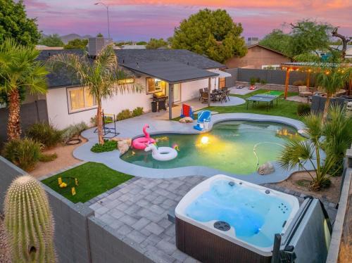 East Mesa House | Mesa Resort with Free Heated Pool, Hot Tub, King Bed, and Yard Games