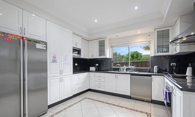 Parramatta Condo | MetaWise Parramatta Cozy Room Share Bathroom WiFi