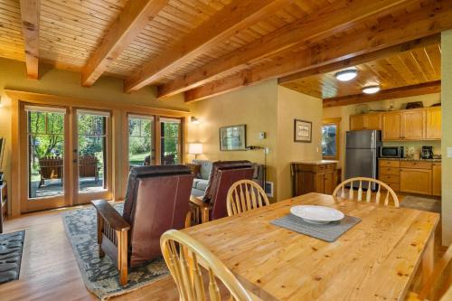 Camp Sherman House | Metolius Cabin 1