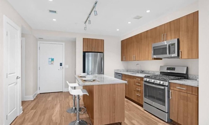 Reston Apartment | Metro Closeby! Island Kitchen | Near Washington DC