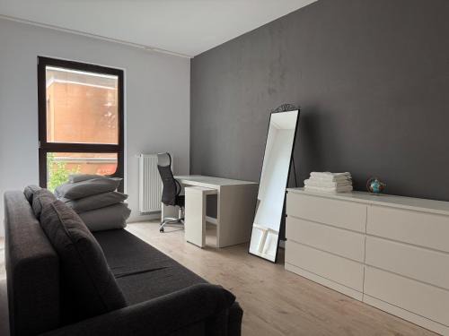 Wola Apartment | Metro Płocka Rooms