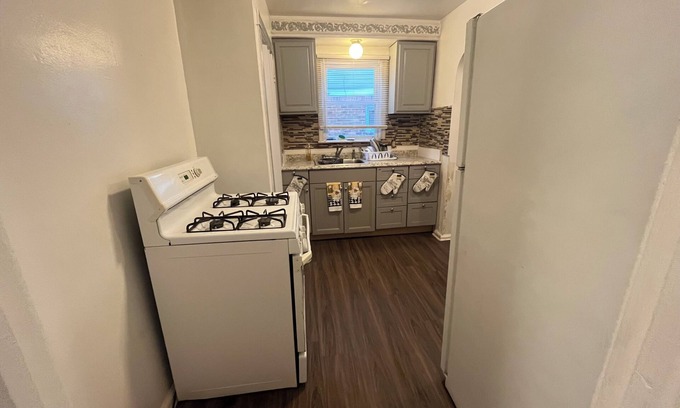 Detroit House | Mettetal 420 friendly Cozy 3 bedroom 4 bed house in Detroit with WiFi, AC