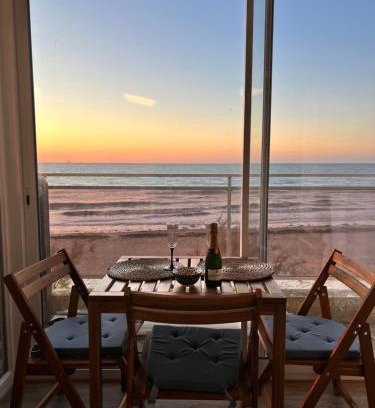 Bernieres-sur-Mer Apartment | Mettons les voiles - Appt vue mer avec loggia