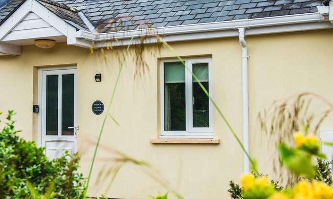 Tenby Cottage | Mews Cottage close to beaches, sleeps up to 6 people