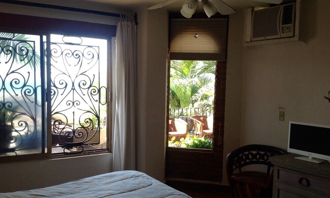 Amapas Condo | Mexican Bliss Beachfront Condo - Los Muertos Beach - La Palapa - WALK EVERYWHERE