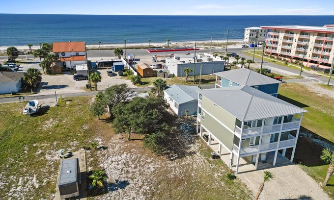 Mexico Beach House | Mexico Beach | 2-Min Walk | Pet OK | Gulf View