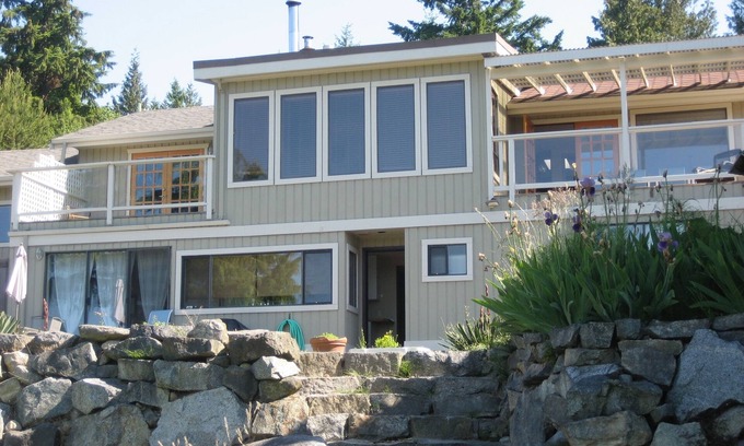 Halfmoon Bay Apartment | Mezzaluna Garden Suite