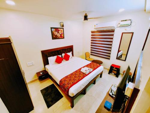Mylapore Tiruvallikk Hotel | MG Park