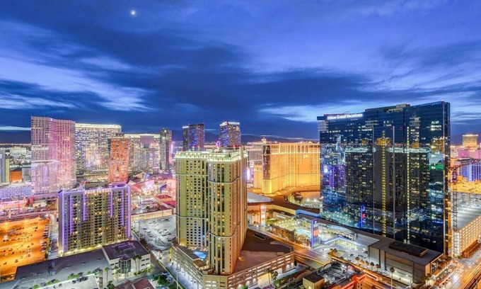 Las Vegas Apartment | MGM Signature 3BR 4BA Strip View, Balcony Pool, NO resort fee FREE parking