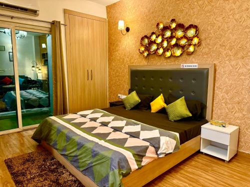 Noida Apartment | Mi Casa Homestay Noida