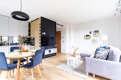 Praga Apartment | Mia Okrzei National Stadium Area with Parking and AC