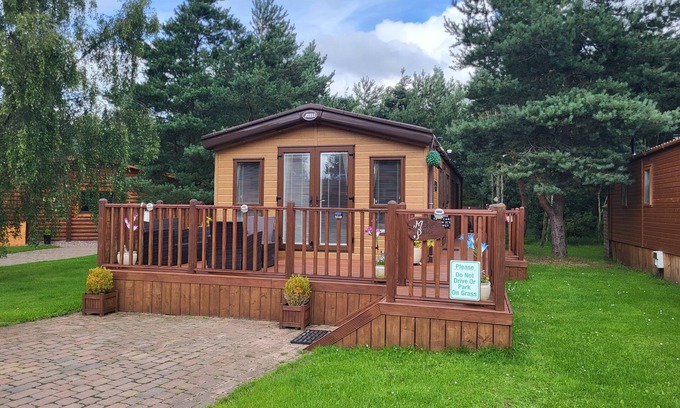 Morpeth Apartment | Mia's Place, Hot Tub, Pet Friendly Lodge