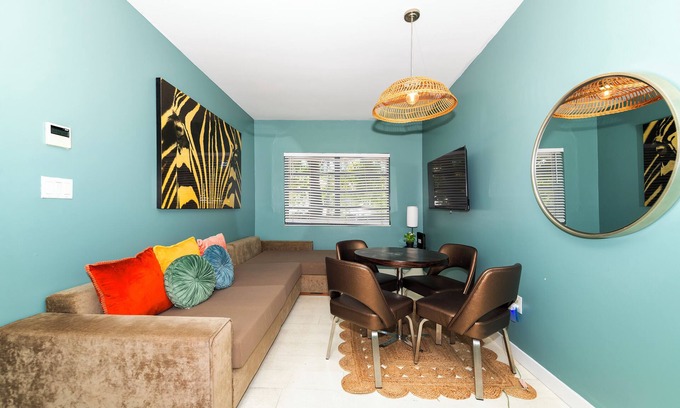 Flamingo/Lummus Apartment | Miami Beach 550