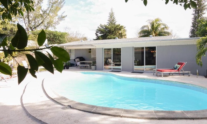 North Miami Beach Villa | Miami Beach Villa with Sparkling Pool! Sleeps 10+!