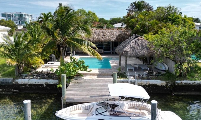 Northeast Miami House | Miami by the sea