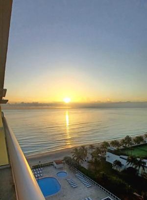 Sunny Isles Beach Apartment | Miami Direct Access to the beach