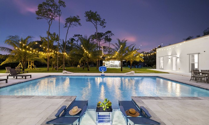 Princeton Villa | ✨Miami Getaway in the White House ✨