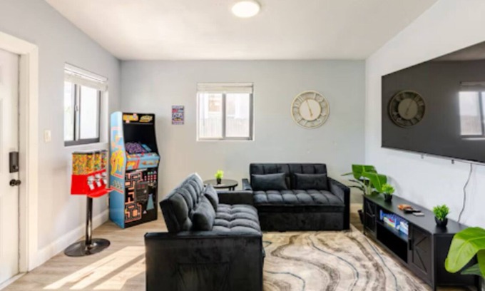Gladeview House | Miami home very central, close to Wynwood/downtown/Little Havana/coconut grove