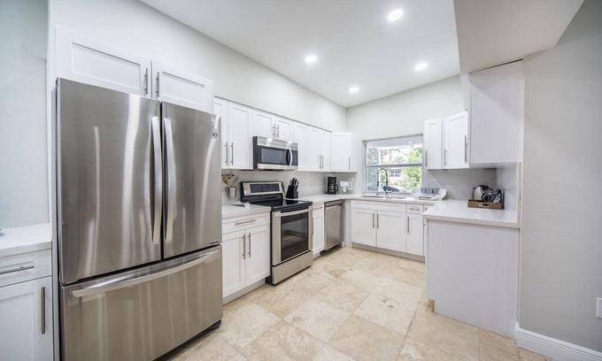 Ojus House | Miami Home w/Pool - 5 Mi to Sunny Isles Beach.