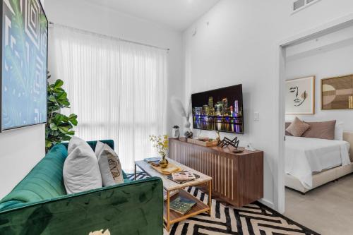 Overtown Apartment | Miami Magic Vibrant 2 Bedroom with Free Parking