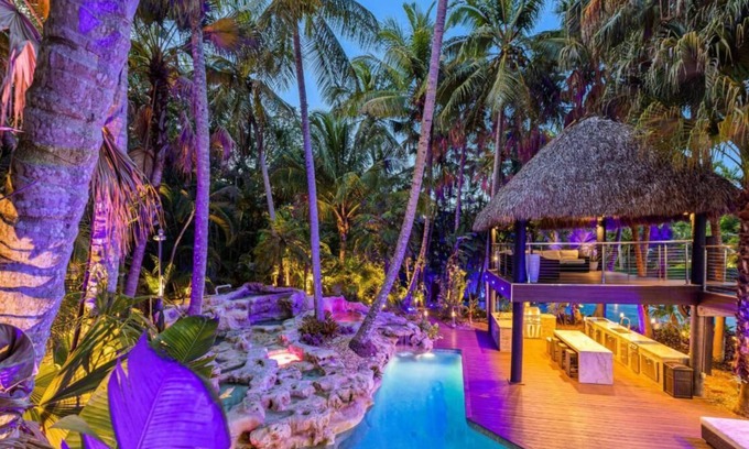 Glenvar Heights Villa | Miami Oasis Villa w/ Jacuzzi* Entertainers Paradise