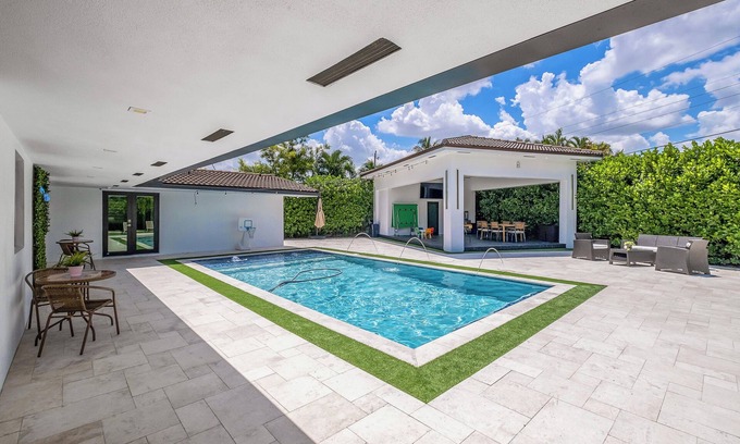 Miami Springs House | Miami Springs Located in Heart of Miami