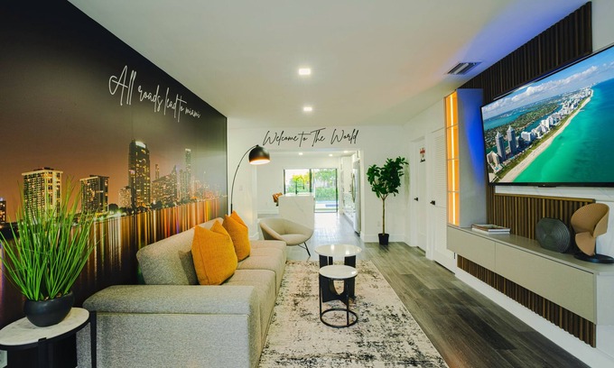 Ludlam House | Miami World Mansion/Mini Golf/Game Room