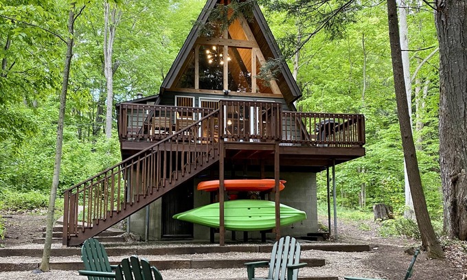 Kalkaska Cabin | Michigan-A-Frame: Lakeside Bliss & Starry Nights – Summer Memories Await