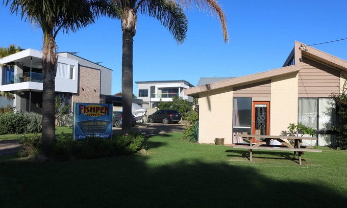 Merimbula Cabin | Micks Budget Accommodation on Fishpen